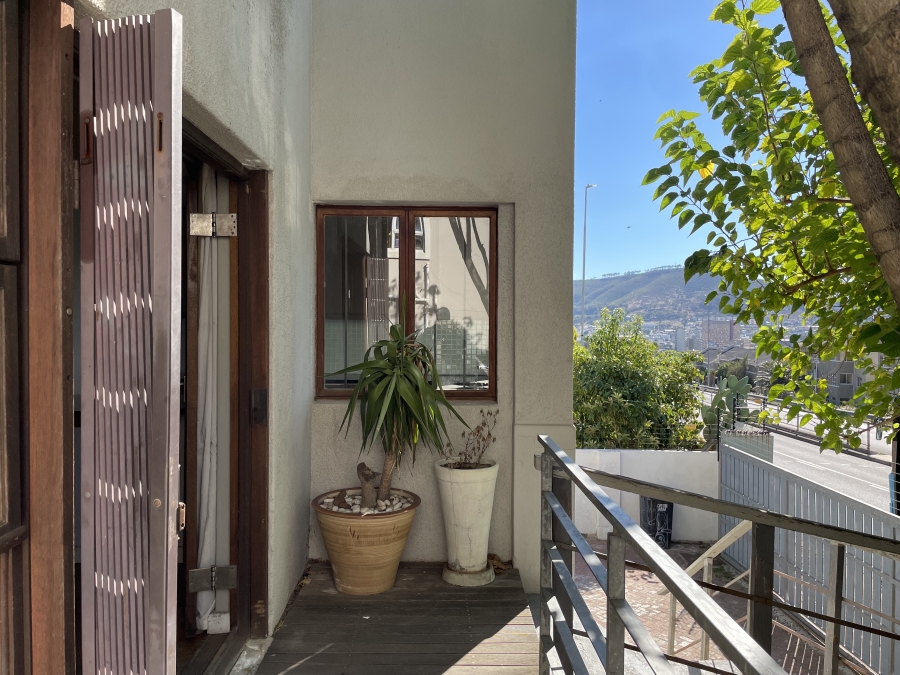 To Let 3 Bedroom Property for Rent in Vredehoek Western Cape